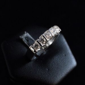 Anello 5 diamanti